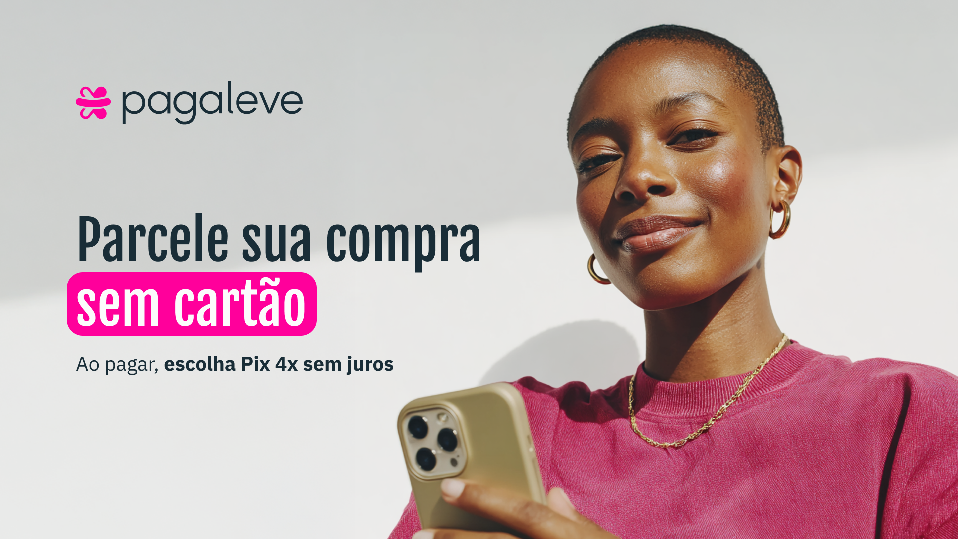 Banner horizontal em fundo claro com a frase "Parcele sua compra sem cartão".